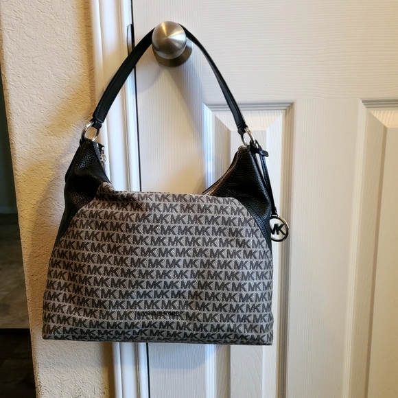 Michael Kors Aria Large Shoulder Bag - Picture 1 of 9